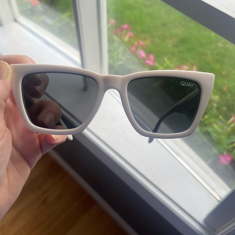 NWOT Quay Sunglasses